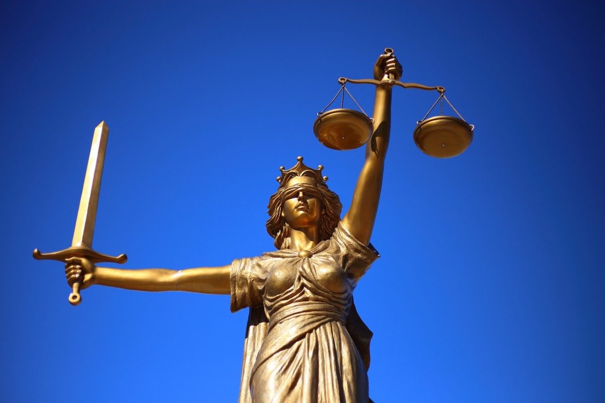 W czym może nam wesprzeć radca prawny? W jakich rozprawach i w jakich kompetencjach prawa pomoże nam radca prawny?